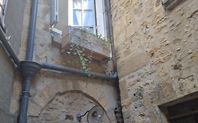 Maisonnette Au Coeur De La Cite Medievale.